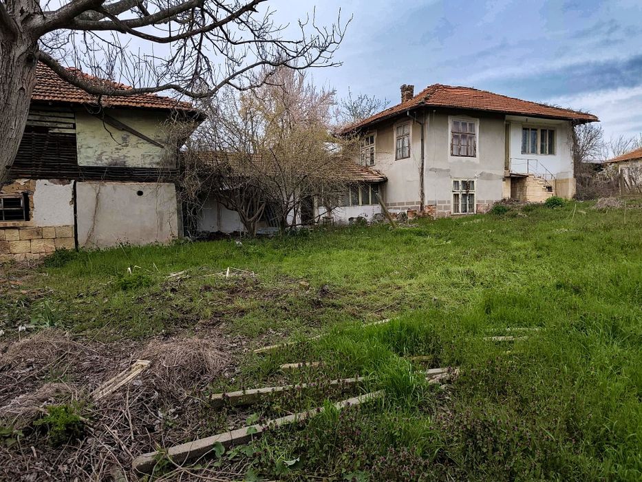 Продава се Къща в с. Осенец, Област Разград - 130 кв.м за 98 €/кв.м - Снимка #2