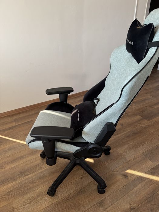 Игровое кресло Dxracer