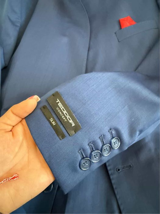 Продавам костюм