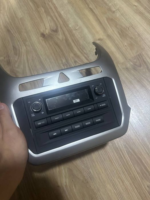 Продается магнитола от старой версии кобальта