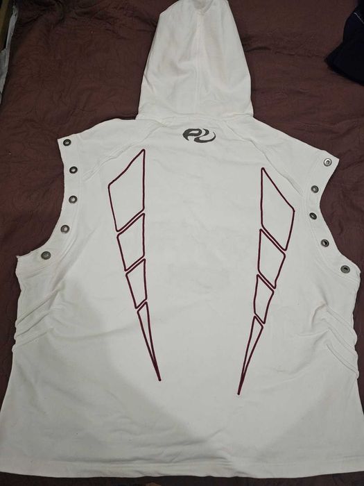 Спортен потник с качулка - НОВ