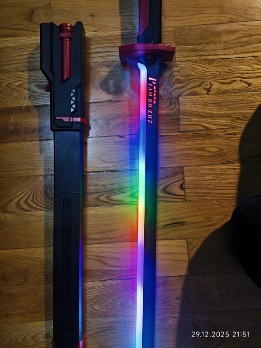 Светящийся и искрящийся меч