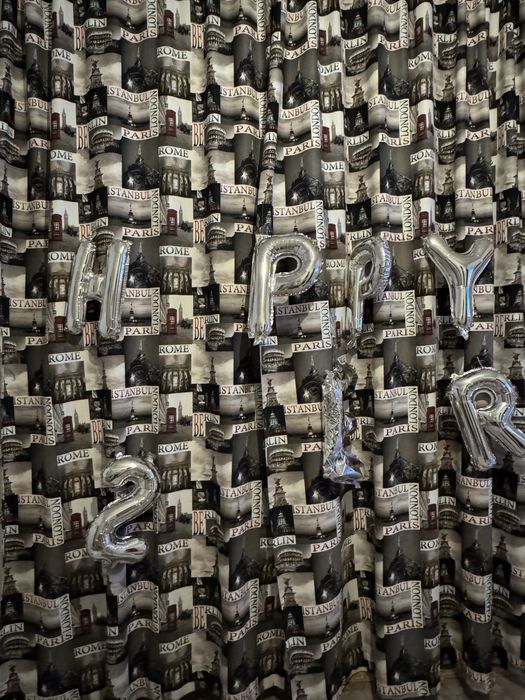 Продам шторы срочно за 15тысяч в хорошем состояние  брали за 80 тысч