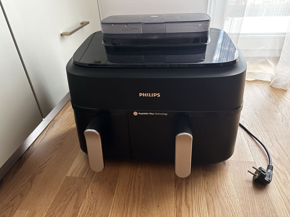 Philips Airfryer 5000 Dual Basket cu Steam NA551/00 – Folosit o singură dată