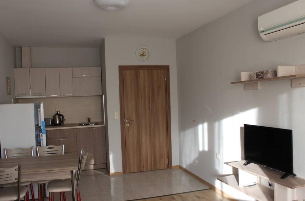 Дава се под наем Двустаен апартамент в Бургас, Меден рудник - зона В - 60 кв.м за 331.5 € - Снимка #2