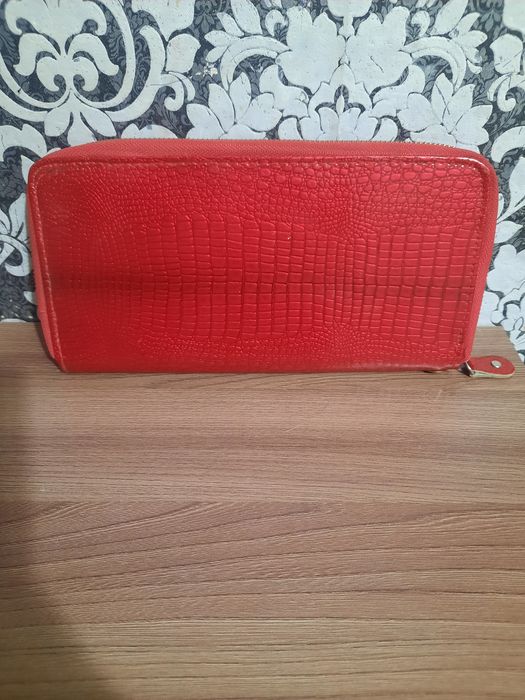 Продам клатч в хорошем состоянии