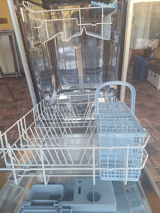 Masina de spalat vase Indesit