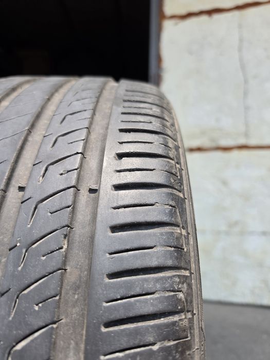 2 бр. летни гуми 255/40/19  Barum DOT 0222 6+ mm