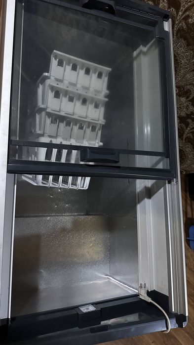 Продам витрину-морозильник