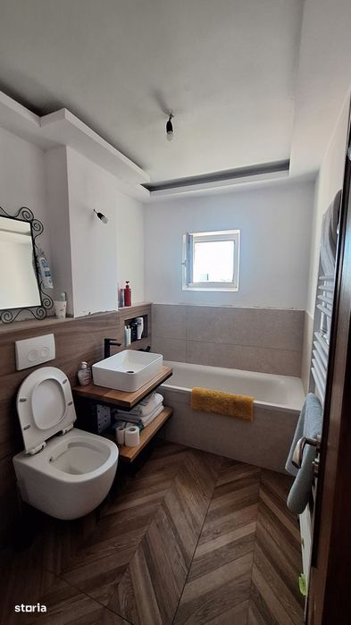 Apartament 4 camere, balcon, etaj 3, Râșnov