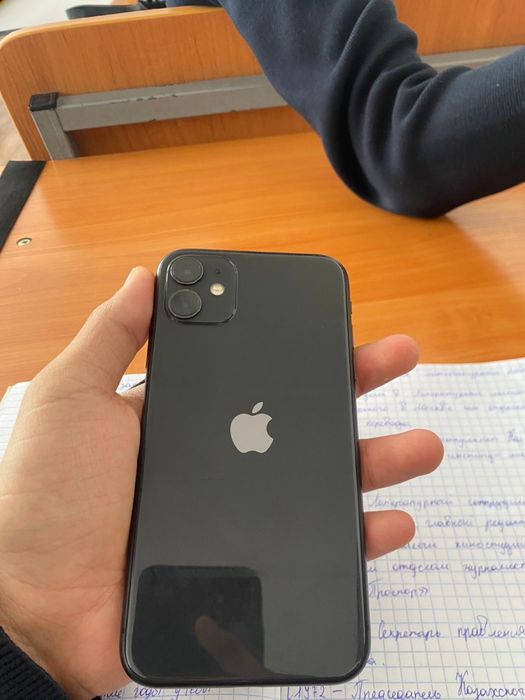 Айфон 11.