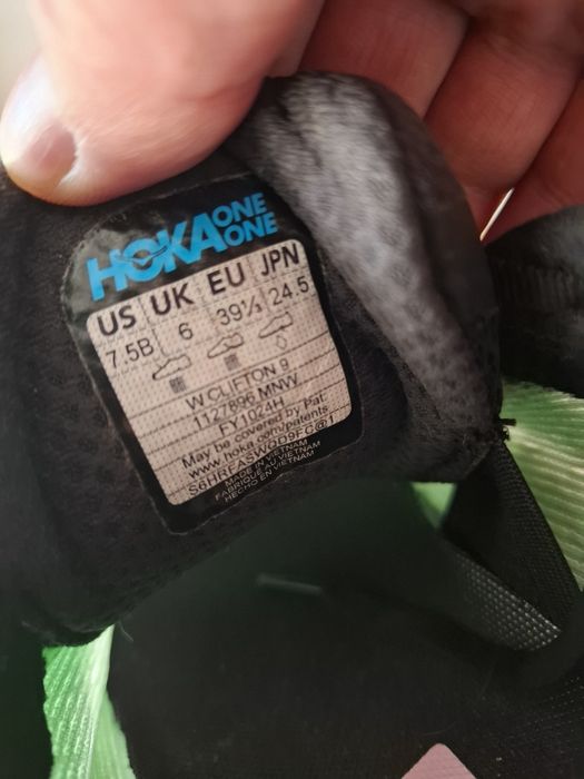 HOKA Clifton 9 маратонки 39 номер.