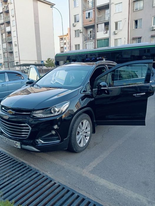 Avtomobil sotiladi tracker 1