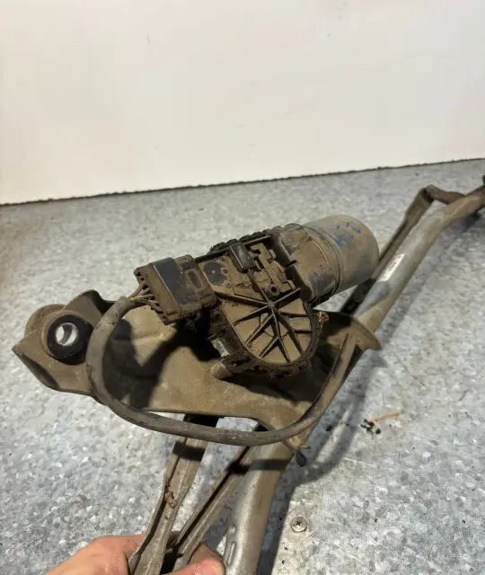 Ansamblu stergatoare parbriz volan pe stanga Dacia Logan 2006
