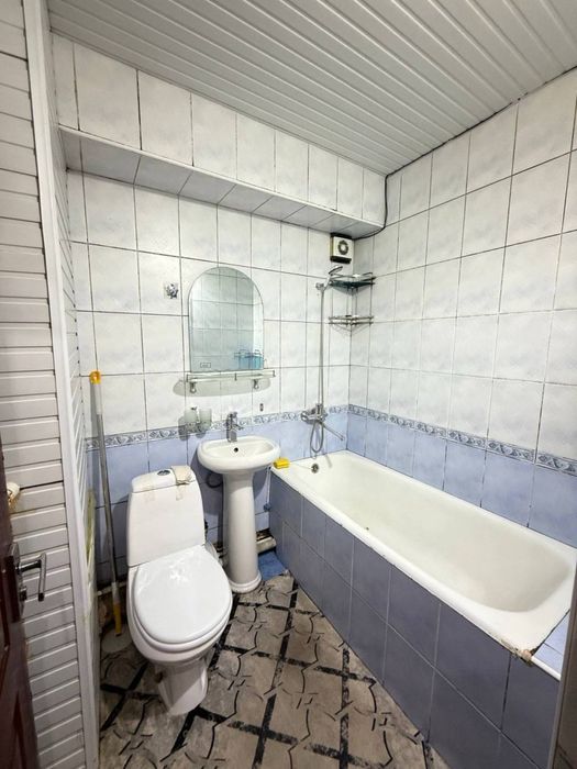 Прадаётса 1в2ком/1/4 кирпич Чиланзар8 ЗАГС Меб Тех Ремонт Сред