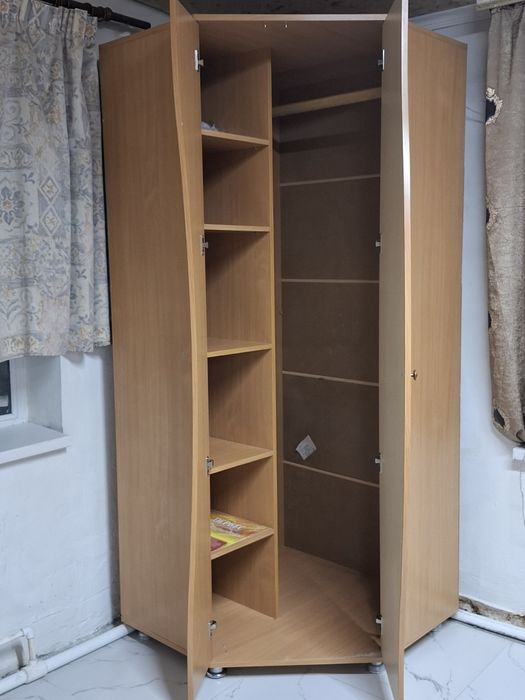 Продается шкаф угловой