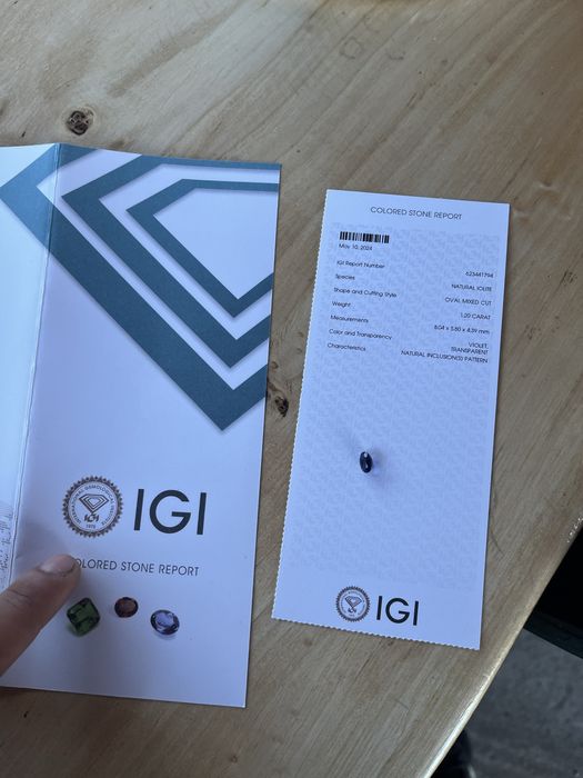 Iolit albastru violet 1.20 ct certificare IgI