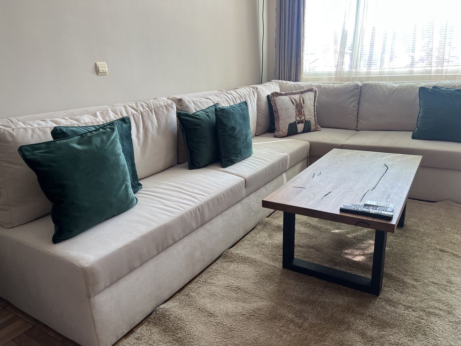 Чисто нов диван.