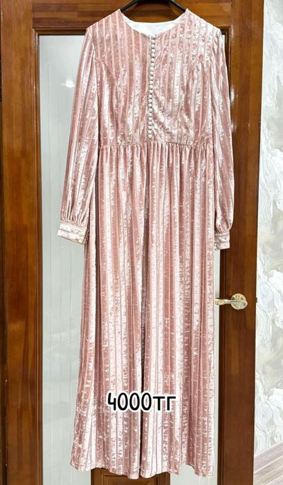 Платья ручеой работы.