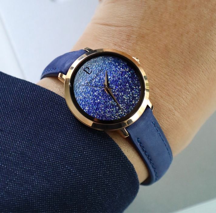 Продаю наручные женские часы