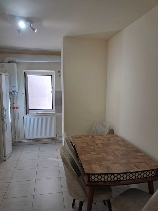 Închiriez apartament