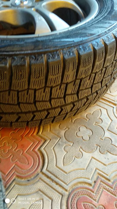 Продам диски R17 вместе с зимней резиной