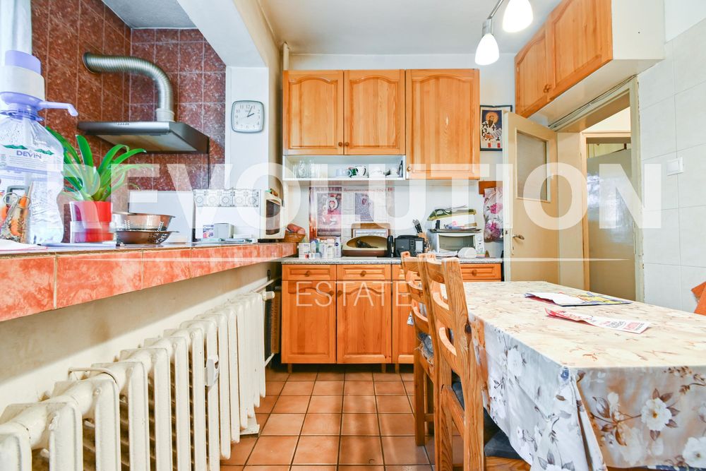 Продава се Тристаен апартамент в София, Гоце Делчев - 87 кв.м за 1876 €/кв.м - Снимка #2