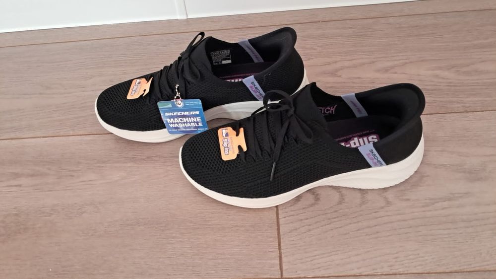 Кроссовки Skechers женские