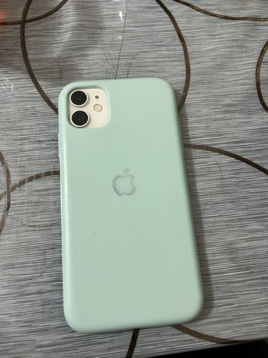Айфон 11 в хорошем состояние