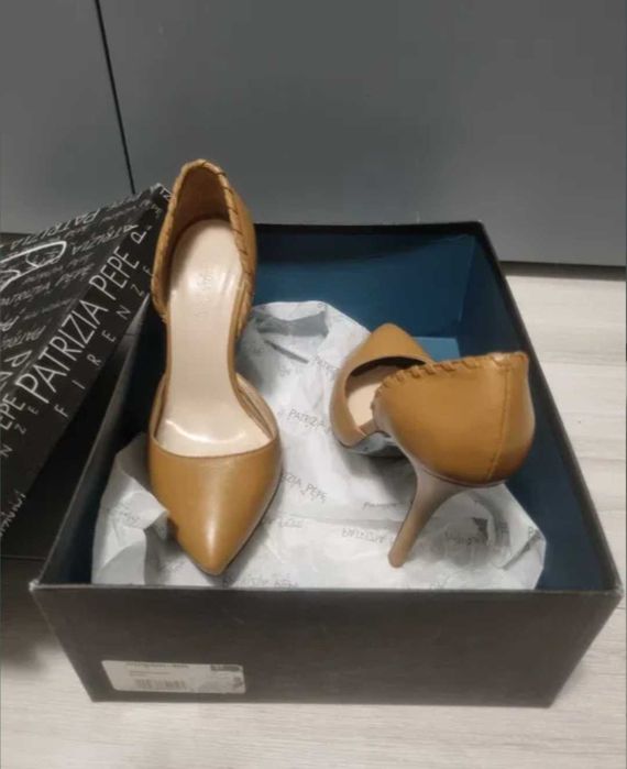 Обувки на висок ток Patrizia Pepe 37 горчица нюд бежови оригинал