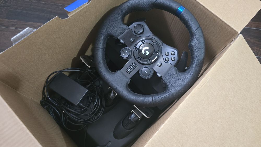 Logitech G923 + Pedale + Schimbător Logitech Driving Force Shifter