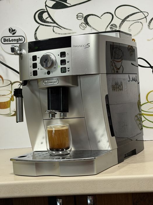 Кафемашина кафе автомат delonghi magnifica S с гаранция