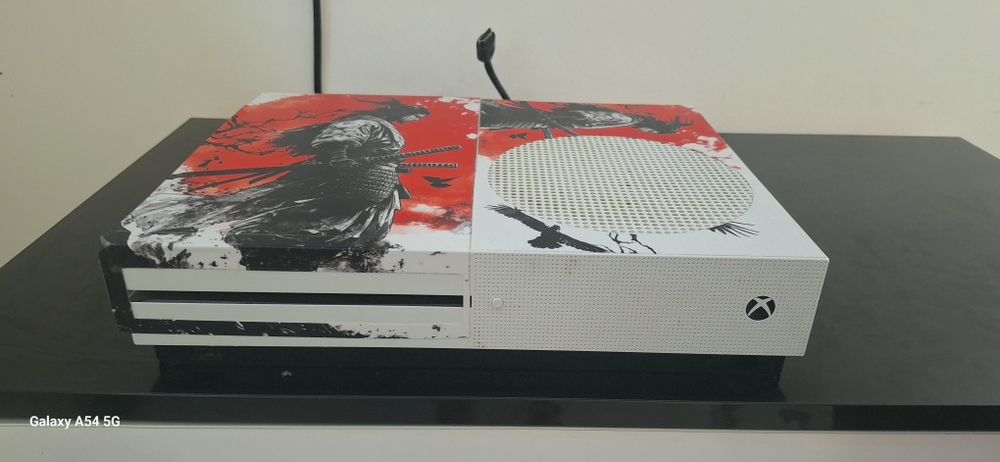 Конзола Xbox One s