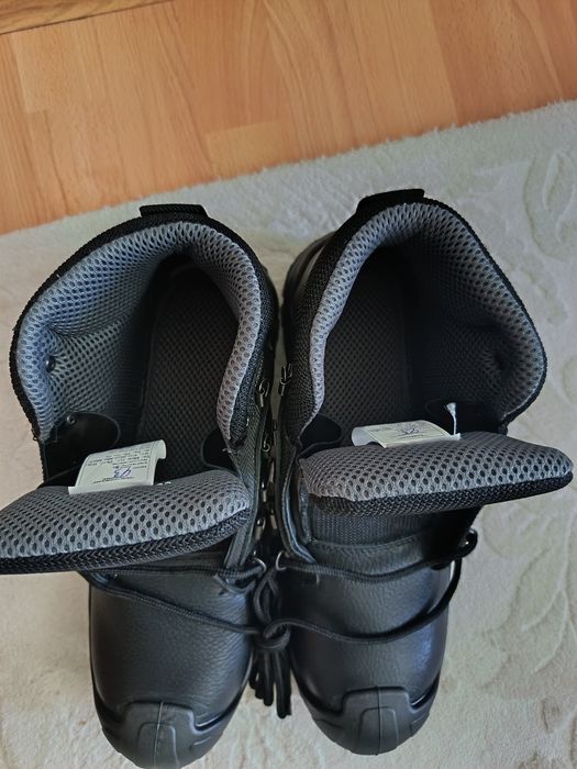 Продам рабочие ботинки