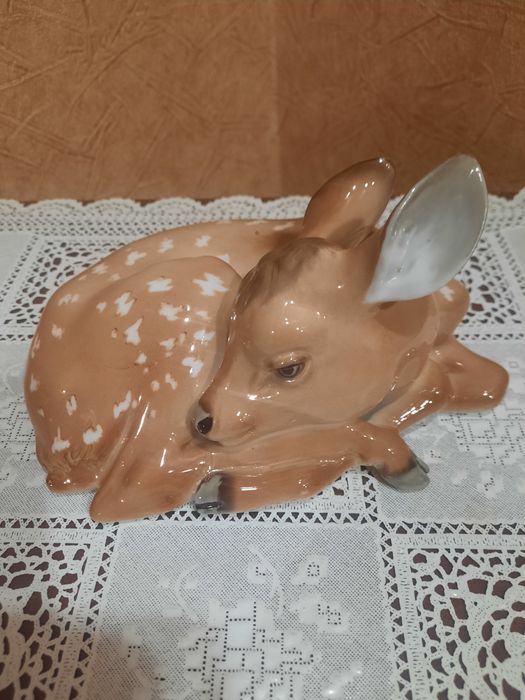 Статуэтка "Олененок" (лежащий), автор П.П. Веселов, фарфор, роспись, Л