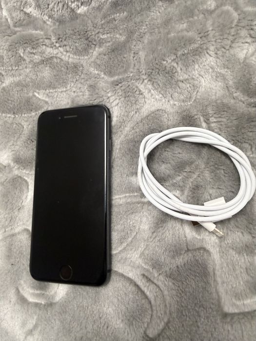 Vand iphone 8 de 64 gb