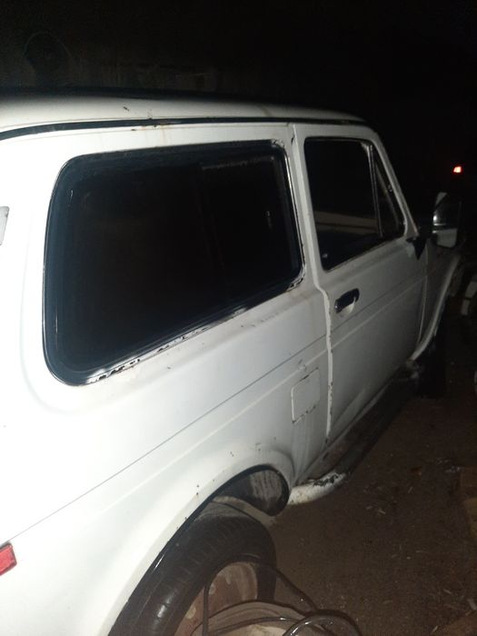 Продам ниву 2122