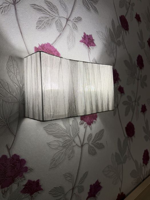 Vand set aplica tavan+ 2 aplice atasate deasupra noptierei