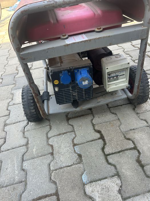 Inchiriez generator trifazic -monofazic curent