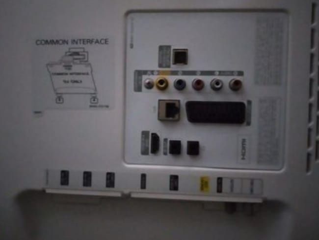 Смарт телевизор Samsung 101см. Белые рамки. С кронштейном.