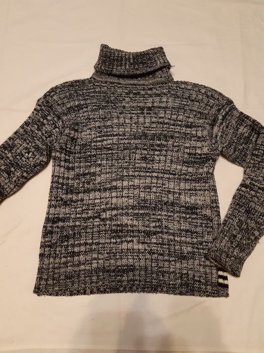 Детские , тёплые свитера