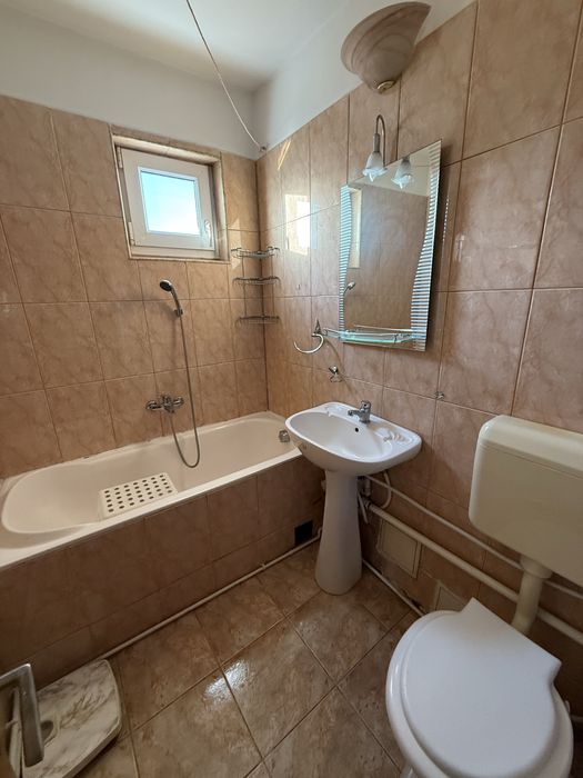 Apartament 3 camere, semidecomandat, etaj 3/4, parcare – Barbu Lăutaru, cartier Astra, Brașov