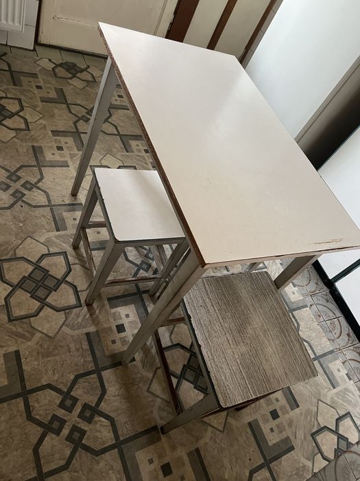 masa bucatarie si 3 scaune