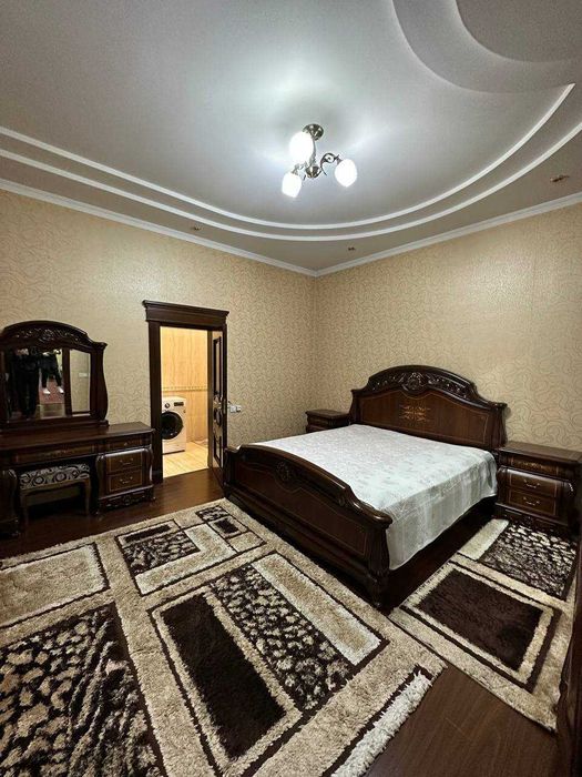 -Район: Мирзо-Улугбекский -Улица: Амир Темур  6.1 сотки 348  кв.м.