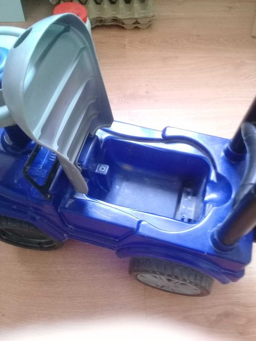 Небольшой детский джип, машинка для детей до 4-5 лет