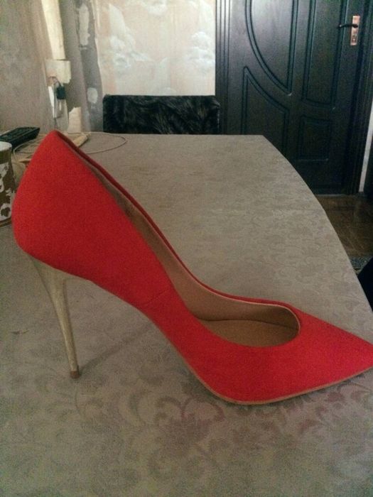 Продаются фирменные туфли