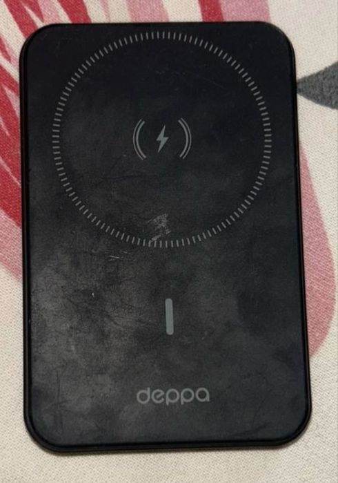 Продам пауэрбанк deppa