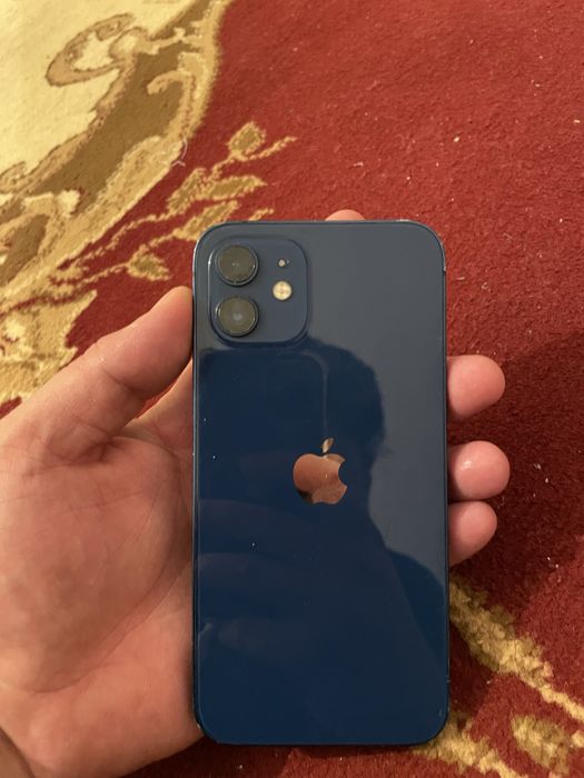 Продам 2 айфона 12