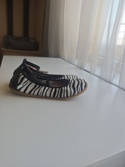 Barefoot балерини