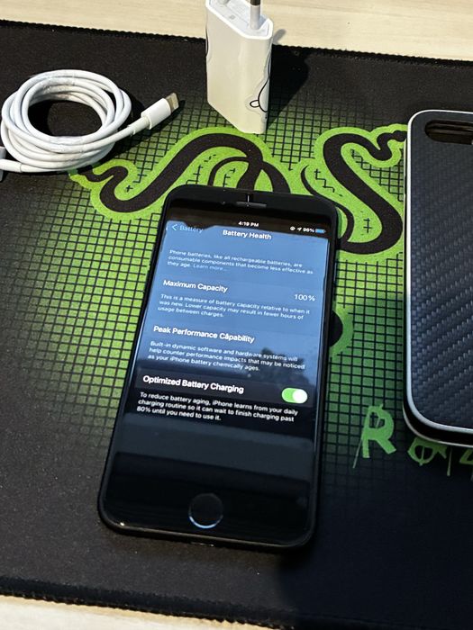 iPhone SE 2022 чисто нов!